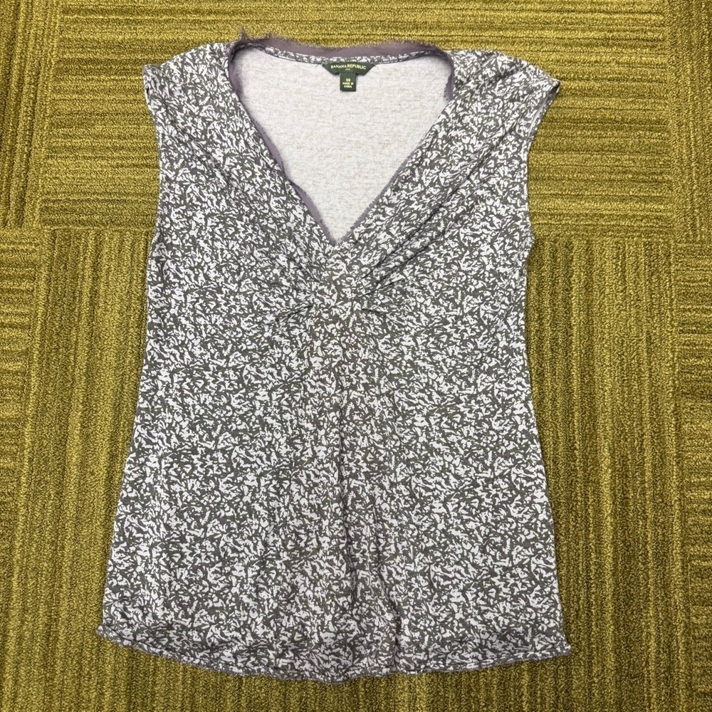 Banana Republic Grey and Purple Floral Patterned Top V Neck Fringe Detail